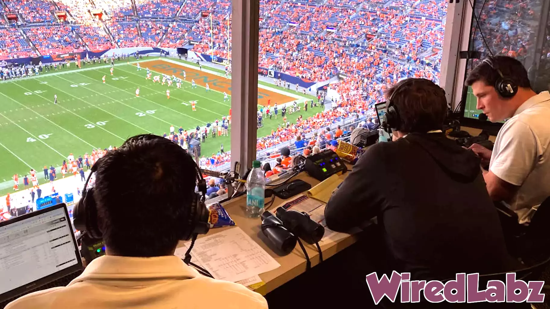 Instant Access: Fans Enjoy Real-Time Broadcasts at the Stadium